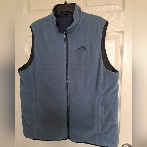 Northface Reversible Vest - Picture 3 of 9